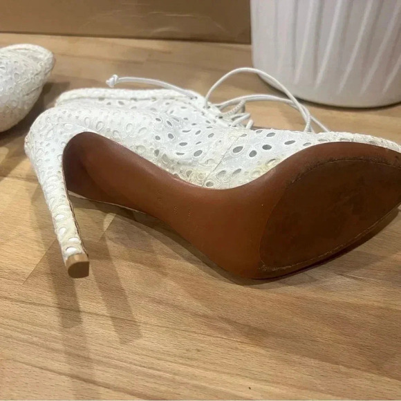 ALAÏA White laser cut lace-up ankle boots in size 39 or 8.5. - Picture 3 of 12